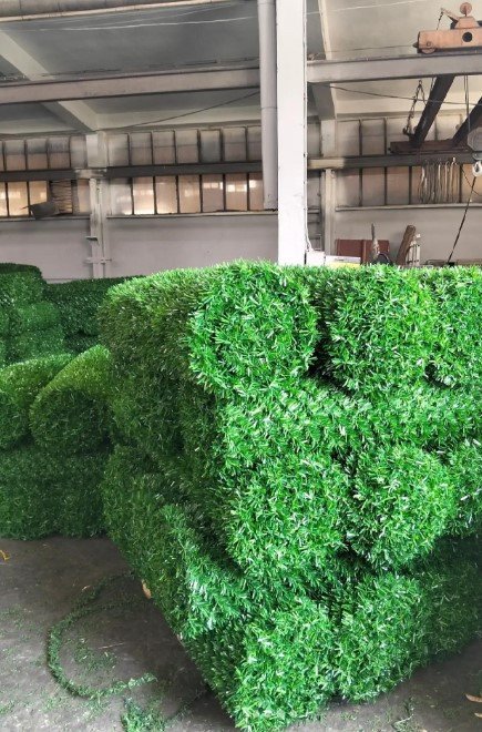 Süni Yaşıl Hasar Eni(1.5m) uzunluğu(10m)