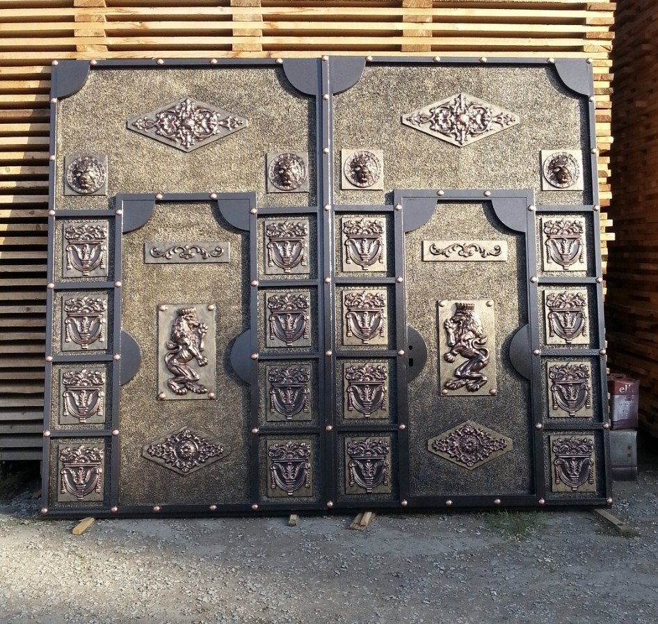 Darvazalar (Metal Qapılar)