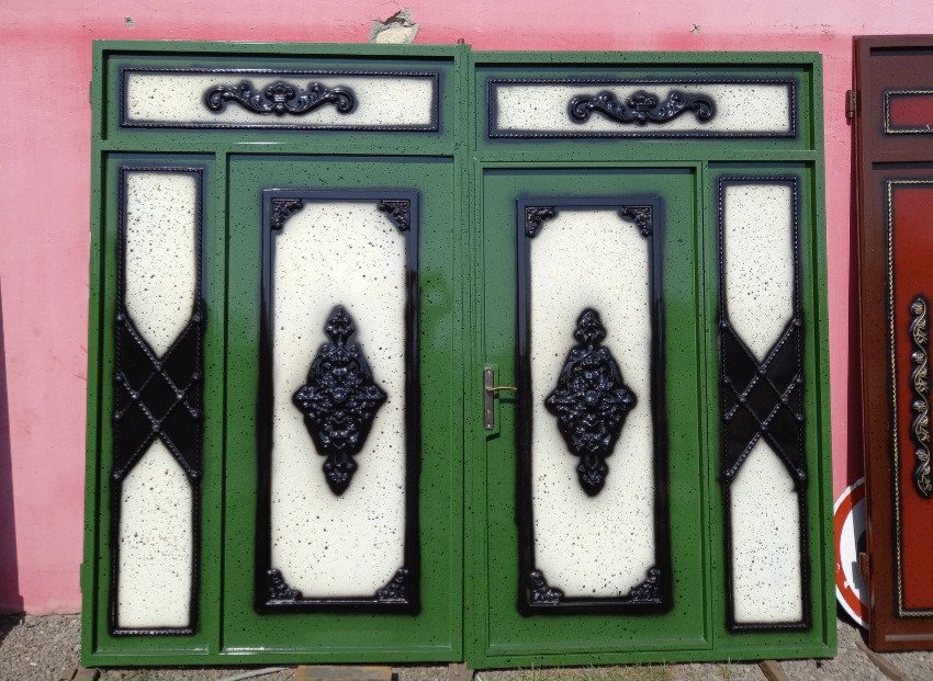 Darvazalar (Metal Qapılar)