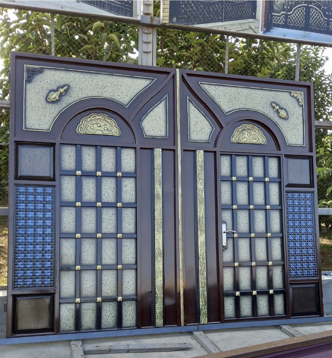 Darvaza (Metal Qapılar)