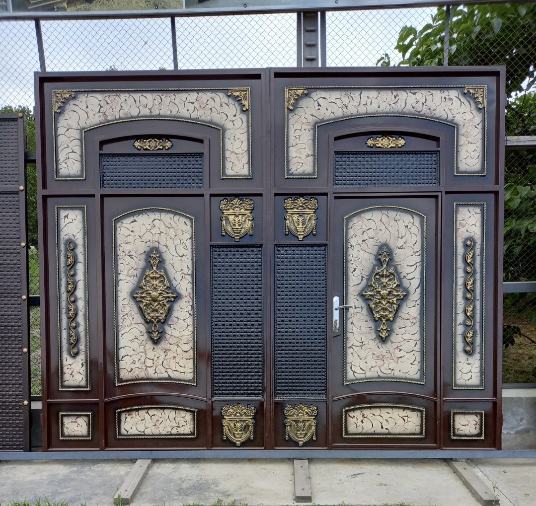 Darvaza (Metal Qapılar)