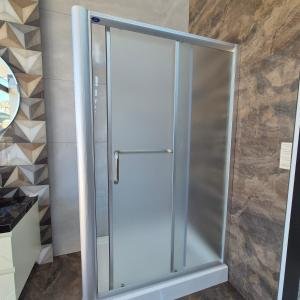 Duş Kabinləri – Sürüşən Qapılı Modeller